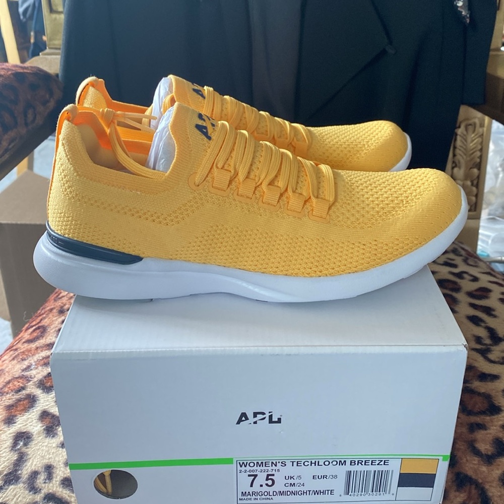 NIB APL Women,s Techloom Breeze Marigolds/Midnight White lowest price no offers - Picture 2 of 6
